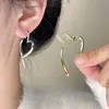 Pendientes de Clip de Lujo Ligero Estilo Hong Kong sin Agujeros para Orejas Pendientes Geométricos de Perla y Camelia para Mujer Sentido Avanzado Simples Elegantes Pendientes Versátiles