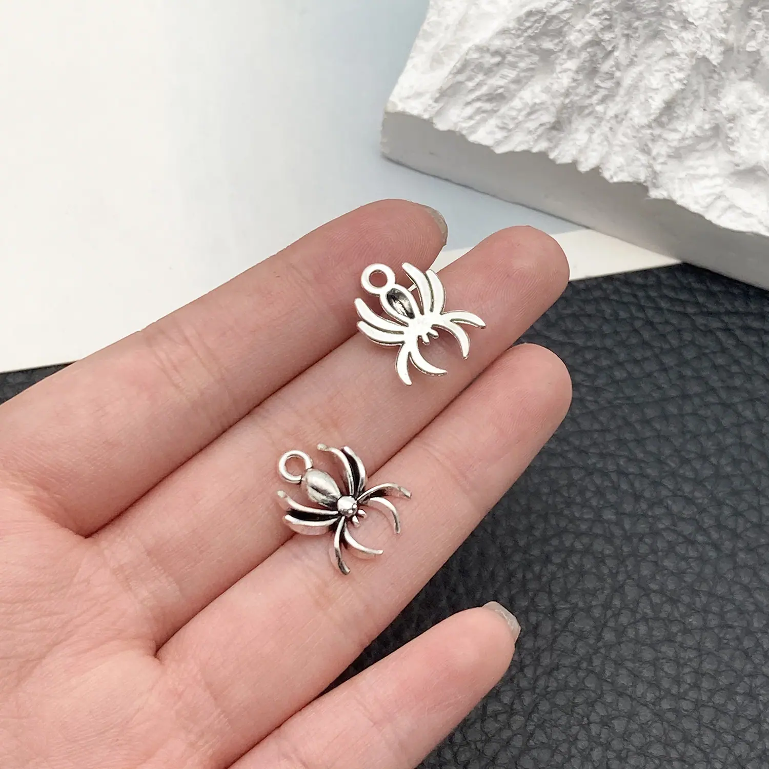 B110-M-古银万圣节蜘蛛14x18mm-锌合金-1g