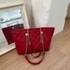 Bolsa tote acolchoada com corrente estilo francês 2026, uma bolsa de mão fashion para mulheres, adequada para usar no ombro ou na transversal