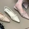 Sandálias femininas de salto baixo com laço e bico fechado, sandálias de bico fino estilo fada para a primavera-verão de 2026 para combinar com vestidos