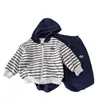 Nuevo conjunto de sudadera con capucha para niños forrada de forro polar, elegante conjunto deportivo casual de dos piezas: sudadera y pantalón de chándal