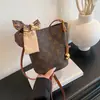 Bolso tipo cubo de alta gama transfronterizo para mujer 2026 nuevo estampado vintage bolso de hombro de lujo ligero para mujer bolso cruzado