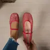 Sapatos Mary Jane vazados em malha multicoloridos versáteis de verão para mulheres, estilo slip-on com tira elástica, sapatos únicos multicoloridos