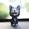 Perro con cabeza que se mueve simulación decoración de coche muñeca linda consola central suministros creativos de decoración interior de coche