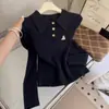 Suéter Gola Polo Estilo College Coreano Malha de Manga Longa para Mulheres Outono e Inverno Novo Estilo Bordado de Urso Camada Interna Top