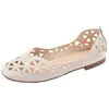 Mocasines de Cuero Suave de Corte Bajo 2026 Zapatos Individuales Calados Zapatos Planos Nuevos de Verano para Mujer Sandalias de Mamá Zapatos Perforados de Abuela