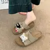 Chinelos Femininos Transfronteiriços para Uso ao Ar Livre, Novo Estilo de Verão, Tendência com Sola Grossa, Macios na Sola, Versáteis, Chinelos para Venda por Atacado