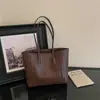 Nova bolsa de ombro retrô minimalista 2026 para mulheres, grande capacidade, casual, para o trabalho, bolsa tote com textura trançada