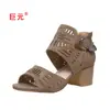 2026 Juyuan Pronta Entrega Novos Sapatos Femininos Dropshipping Comércio Exterior Europeu e Americano Tamanho Grande Europeu e Americano Laser Moda Salto Baixo Grosso