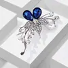Broche de cristal de luxo leve de alta qualidade para mulheres, broche de lapela de moda simples, acessórios de vestuário, broche de pérola, fabricantes atacadistas