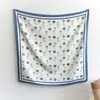 Lenço quadrado de seda artificial de alta qualidade com estampa de rosas estilo coreano para mulheres, fino, elegante, luxo leve, lenço e xale estilosos para mulheres