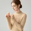 Camisa base de tricô com gola alta e acabamento franzido para outono e inverno, suéter de manga longa, macio e amigável à pele, top interno elegante para mulheres