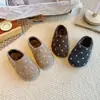 Pantuflas de Algodón Cerradas para Niños 2026 Nuevo Estilo Otoño/Invierno para Niñas Suela Suave Bebé Doble Algodón Más Terciopelo Cálidas Pantuflas Cerradas