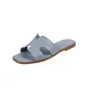 Novas Sandálias de Verão 2026 H para Mulheres, Moda Simples de Uma Tira, Versáteis Sapatos de Praia, Sandálias Baixas, Atacado para Exportação