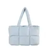 Bolso Mujer 2024 Otoño e Invierno Nuevo Corea del Sur Nicho Hombro Cuadrado Tote Ligero Nailon Algodón Plumón Bolso de Mano