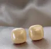Brincos Minimalistas Quadrados de Pérola 2025 Tendência Tiktok Femininos Leve Luxo High-End Elegantes Brincos Agulha de Prata 925 Imitação