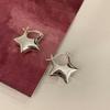Pendientes con hebilla de oreja de metal con estrella de cinco puntas tridimensionales y diseño de nicho para mujer, personalidad retro, temperamento simple y versátil