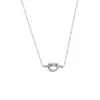 Colar com pingente de nó de design nicho de luxo leve para mulheres, aço titânio, não desbota, corrente para clavícula, colar curto, joias