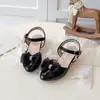 Sandalias de Punta Fina con Lazo de Pedrería para Niñas 2025 Verano Nuevas Moda Estilo Coreano Zapatos de Tacón Alto para Niñas Zapatos de Actuación