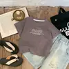 Camiseta Infantil Masculina Manga Curta Verão 2026 Novo Estilo Crianças Simples Estampada com Letras Bebê Estilo Coreano Versátil Top Casual