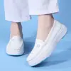 Nuevos zapatos de enfermera de verano para mujer, cómodos, de suela blanda, antideslizantes, transpirables, zapatos planos versátiles, disponibles para entrega inmediata