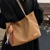 Bolso Retro de Alta Gama para Mujer 2025 Nueva Moda Versátil Bolso de Hombro Gran Capacidad Bolso Tote para Viajar Tendencia Transfronteriza