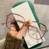 38029 moda 2024 nuevas gafas de sol anti-luz azul con deformación de color para mujer, montura de espejo plano, venta al por mayor de fábrica para hombres, montura completa