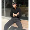 Suéter masculino de gola alta com zíper, uma blusa de tricô estilosa e versátil de manga longa com um visual descontraído e sofisticado