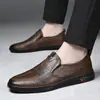 [Procesamiento de Tallas Agotadas] Zapatos de Cuero para Hombre Piel Genuina Zapatos con Agujeros Zapatos de Papá Verano Suela Suave Transpirables Zapatos Perezosos de Frijol