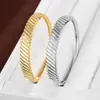 Suministro Exclusivo Transfronterizo de Pulseras Populares con Patrón Diagonal Texturizado Minimalista, Modernas y Versátiles, Pulseras de Cobre Puro Estilo Fresco, Venta Directa del Fabricante