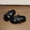 Pantuflas de felpa rojas para mujer, adecuadas para uso exterior e interior en otoño e invierno 2026, nuevas pantuflas de algodón de suela gruesa estilo francés