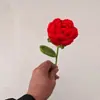 Ramo de rosas de lana tejido a mano flor artificial simulación rosa terminado regalo de rosa para el Día de San Valentín transfronterizo