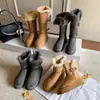 Botas cortas de invierno para mujer, nuevo estilo, cálidas y forradas de felpa, botas Maillard, punta redonda, que aumentan la altura, botas de nieve de caña alta