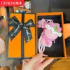 Producto Terminado de Ganchillo Hecho a Mano, Llavero de Ramo de Flores de Hilo, Flor de Rosa Creativa Flor Artificial Colgante para Bolsa, Regalo para el Día del Maestro