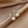 Brincos de borla com pérolas artificiais, com um toque de luxo leve e sofisticado, pingente feminino moderno cravejado de diamantes, brincos versáteis
