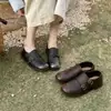 Zapatos de Primavera 2026 Estilo Nuevo con Hebilla Versátiles Cómodos de Suela Blanda con Patrones Tallados Zapatos de Piel Negra