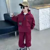Conjunto para Niños Primavera y Otoño 2026 Nuevo Estilo Chaqueta Cortavientos Fresca para Niño Pequeño Conjunto de Dos Piezas Estilo Coreano Infantil de Otoño