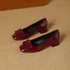 Cómodos zapatos Mary Jane para mujer, nuevos de primavera/otoño, estilo francés, charol, hebilla cuadrada, tacón medio, tacón grueso, slip-on, zapatos bajos de un solo color