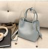 Bolsa de Balde Casual Simples Portátil de Verão para Mulheres 2026 Nova Moda Bolsa Feminina Versátil Bolsa de Ombro Transversal em Couro Macio