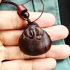 Collar Colgante de Agarwood Auspicioso Maitreya con una Pieza de Mano de Talla de Madera Pacífica, Talla Artesanal de Madera Maciza, Artículo Coleccionable