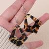 Pendientes retro franceses con estampado de leopardo, de acrílico, con diamantes huecos, geométricos, europeos y americanos, distintivos, joyería para las orejas para mujer.