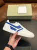 Zapatillas casuales de cuero liso para hombre, estilo transfronterizo TF, combinación de colores blanco y negro con acentos de rayas, suela blanquecina, para uso diario