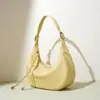 Bolsa feminina de moda transfronteiriça, design simples de nicho, formato de meia-lua, nova bolsa de ombro, bolsa de mão, bolsa transversal, personalizada de fábrica