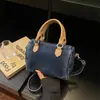 Bolso Boston Retro Estilo Hong Kong Parche de Mezclilla Bloque de Color Nuevo 2026 Versátil de Mano Hombro Cruzado Bolso Cilíndrico de Almohada para Mujer