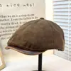 Popular en Internet Primavera Retro Británico Pico de Pato Boina para Mujer Combinación Perfecta Moldeador de Rostro Gorra Pequeña Adelantada Gorra de Pana de Periódico de Artista