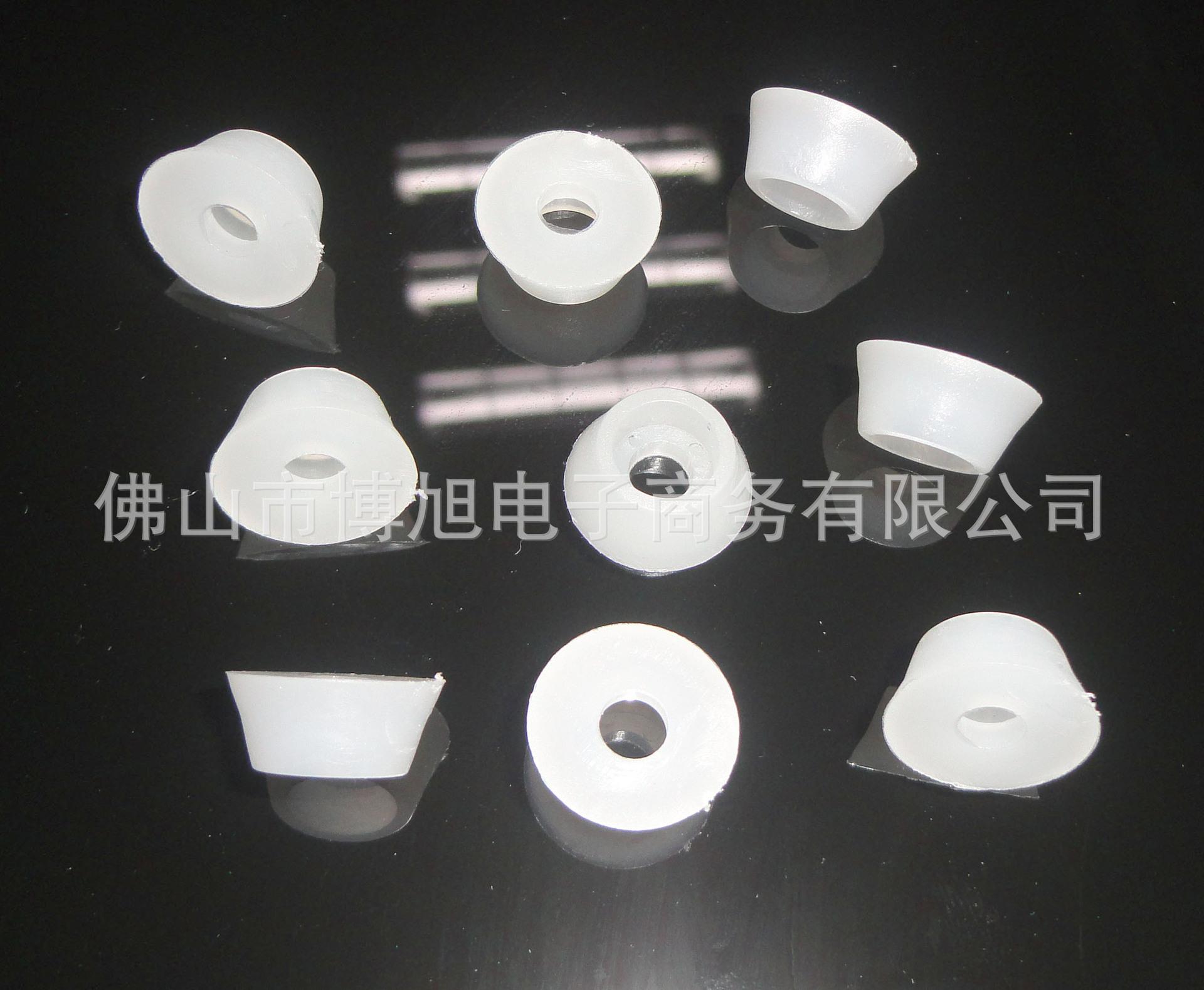 白色圆垫B