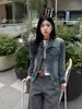 Jaqueta jeans estilosa de sarja lavada para o início do outono para mulheres, perfeita para a primavera e o outono, com um visual sofisticado, corte solto e estilo casual, ideal para baixinhas