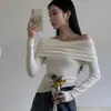 Elegante suéter de punto rosa de un solo hombro para mujer, perfecto para otoño, con un impresionante escote asimétrico y mangas largas.