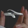 Pulseira Aberta Nova em Forma de Cobra Europeia e Americana Transfronteiriça para Mulheres, Pulseira Elegante e da Moda, Presente de Feriado, Estilo de Nicho