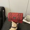 Atacado Bolsa Pequena Quadrada de Mão Estilo Retro de Luxo Leve Bolsa Feminina Outono 2025 Nova Bolsa de Ombro com Corrente Xadrez Bolsa Transversal para o Dia a Dia